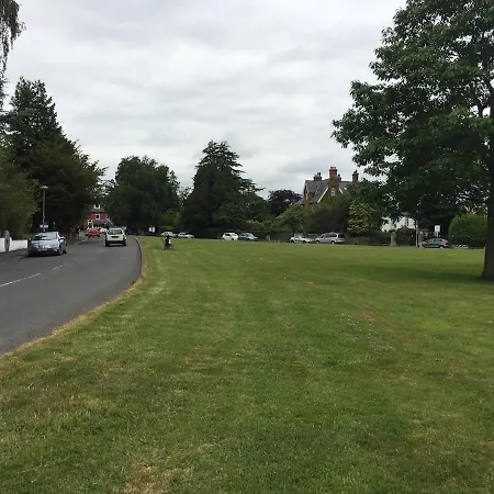 Ghyllie Nyaraló *